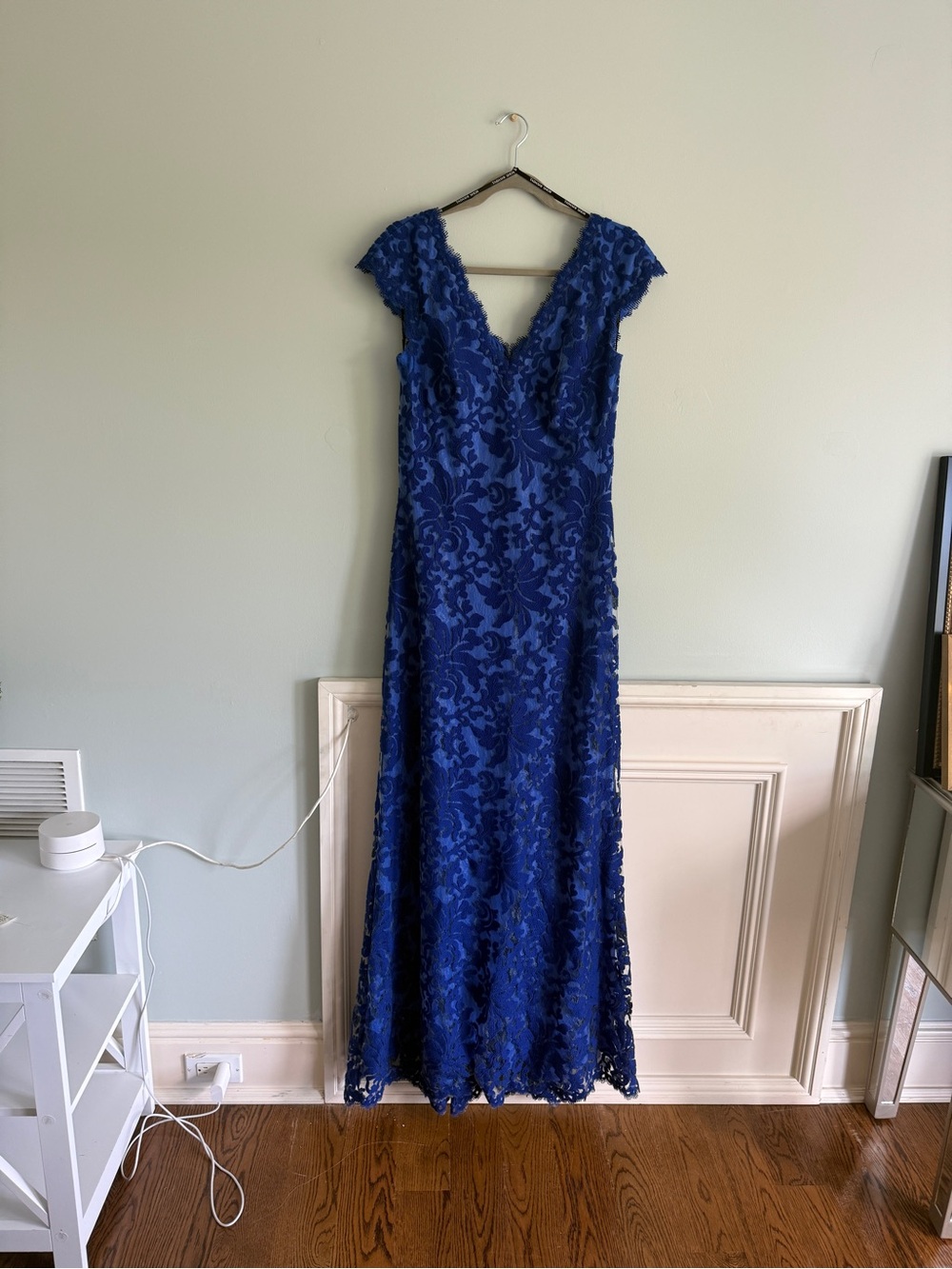 Tadashi Shoji Elegant Royal Blue Lace V-Neck Evening Gown